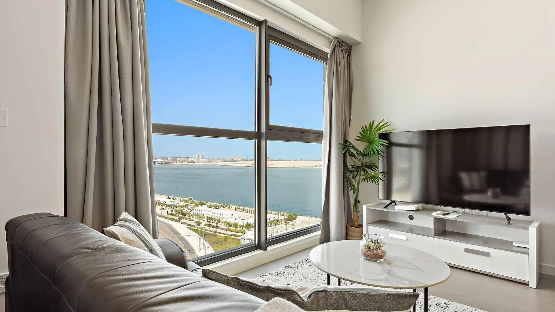 Silkhaus Chic Studio With Private Beach In Pixel Tower Abou Dabi